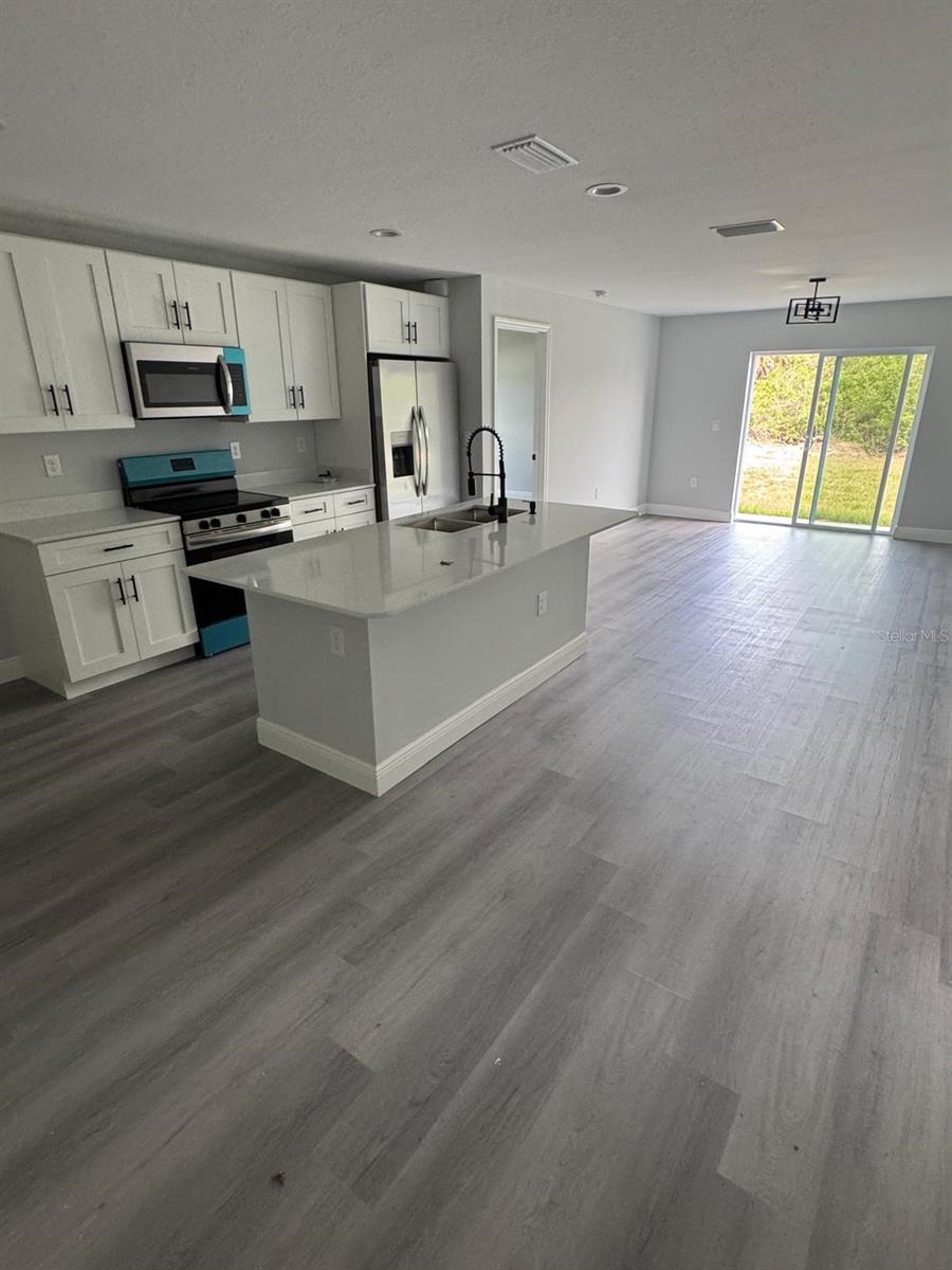 Image 4 of 14 For 12122 Clarendon Avenue