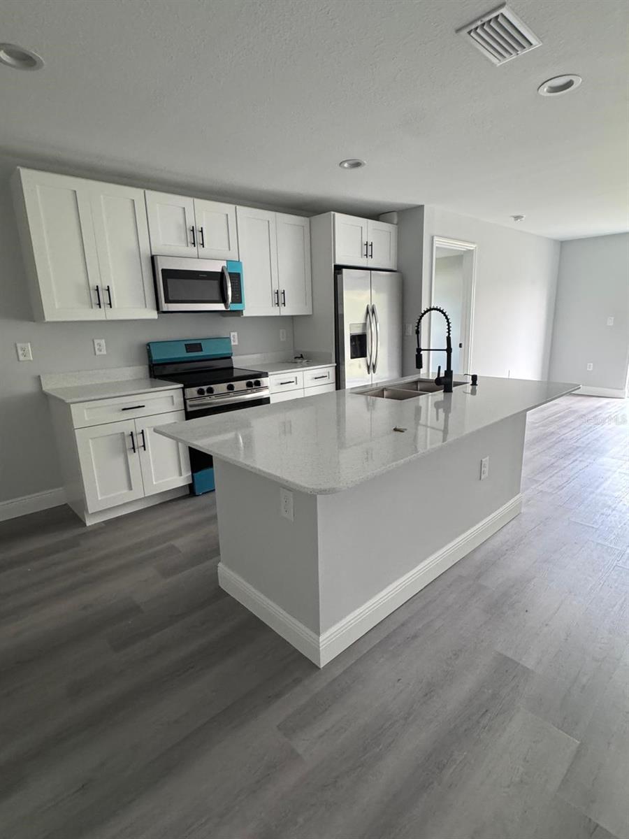 Image 5 of 14 For 12122 Clarendon Avenue