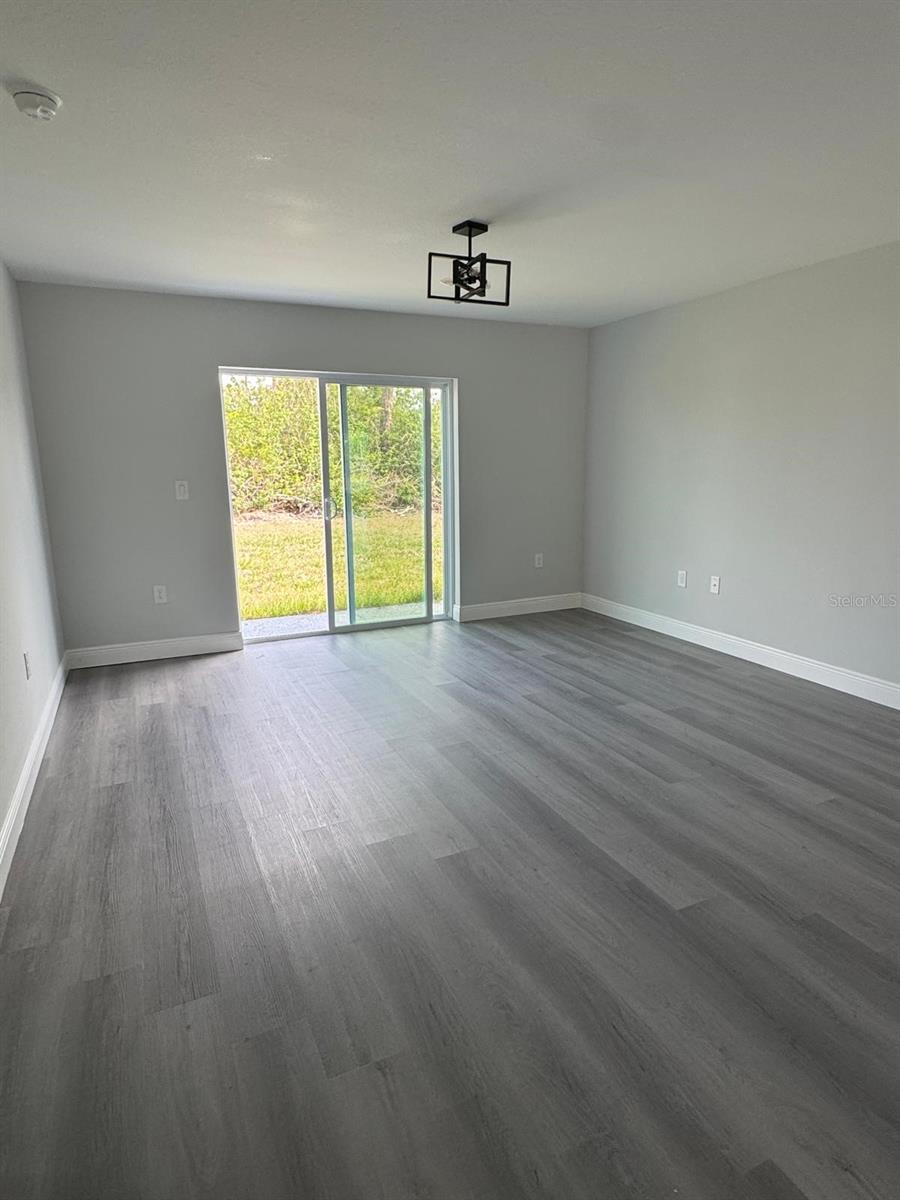 Image 8 of 14 For 12122 Clarendon Avenue