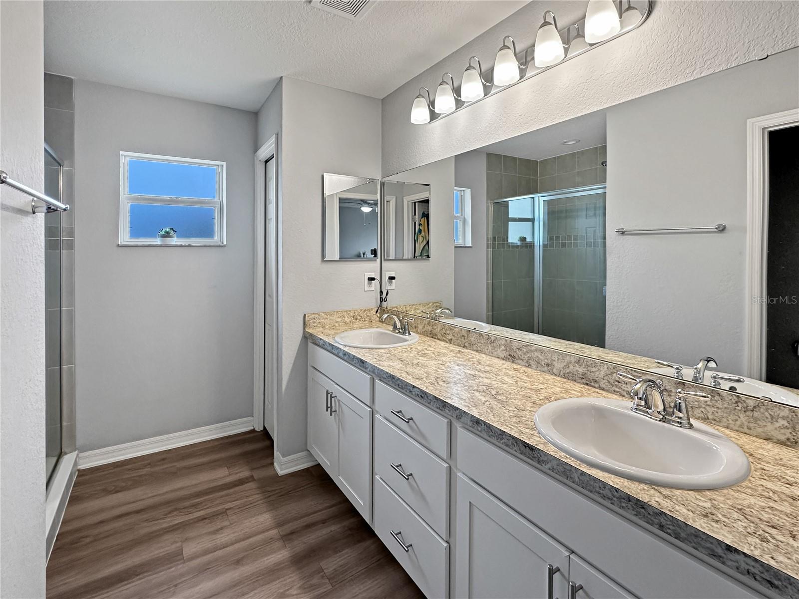 Image 14 of 21 For 314 Tanager Street