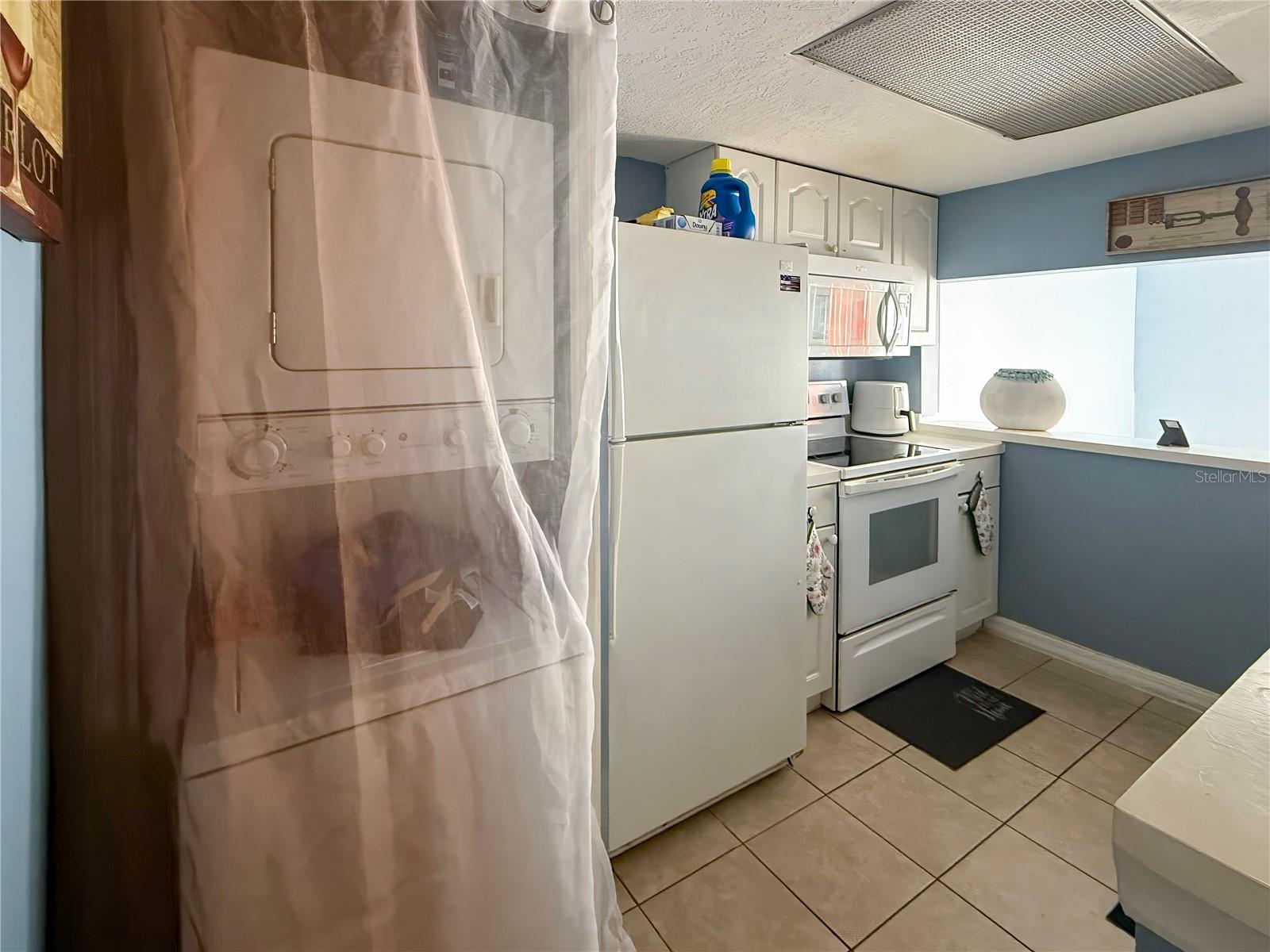 Image 4 of 24 For 914 Caribbean Drive