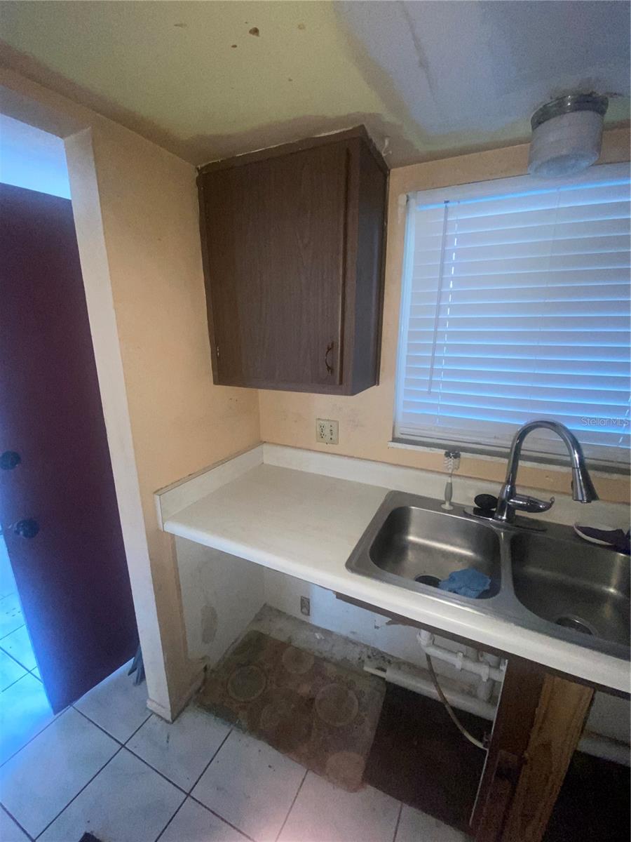 Image 17 of 42 For 781 Lancaster Road B38