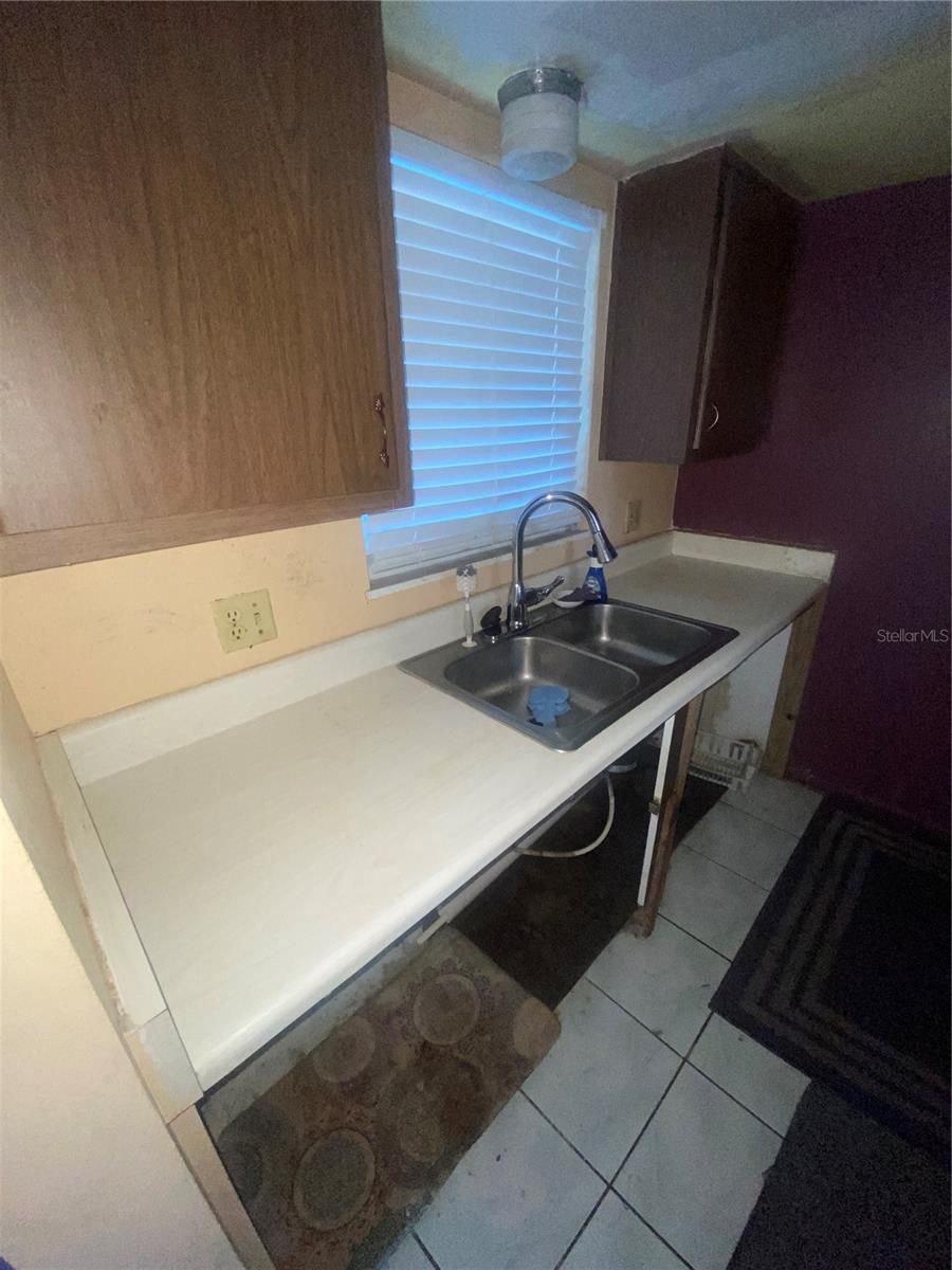 Image 9 of 42 For 781 Lancaster Road B38