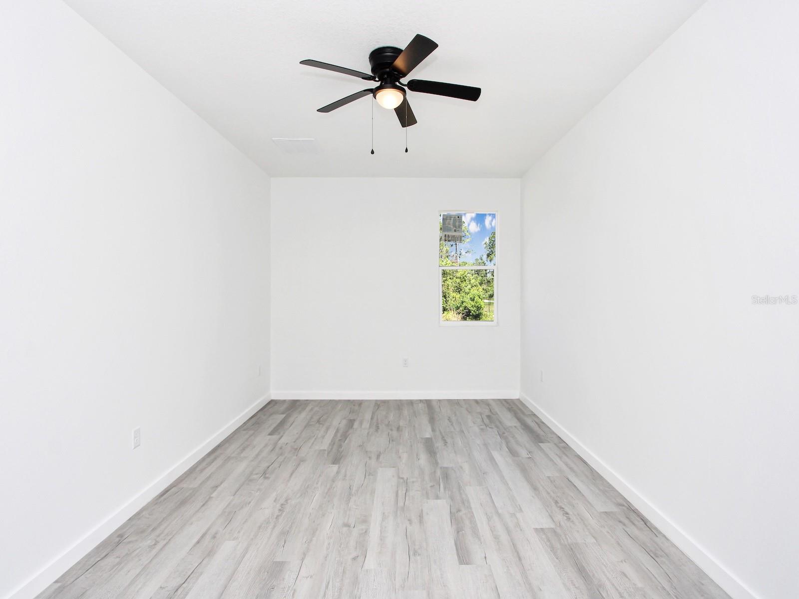 Image 13 of 42 For 7744 Sun N Lake Boulevard