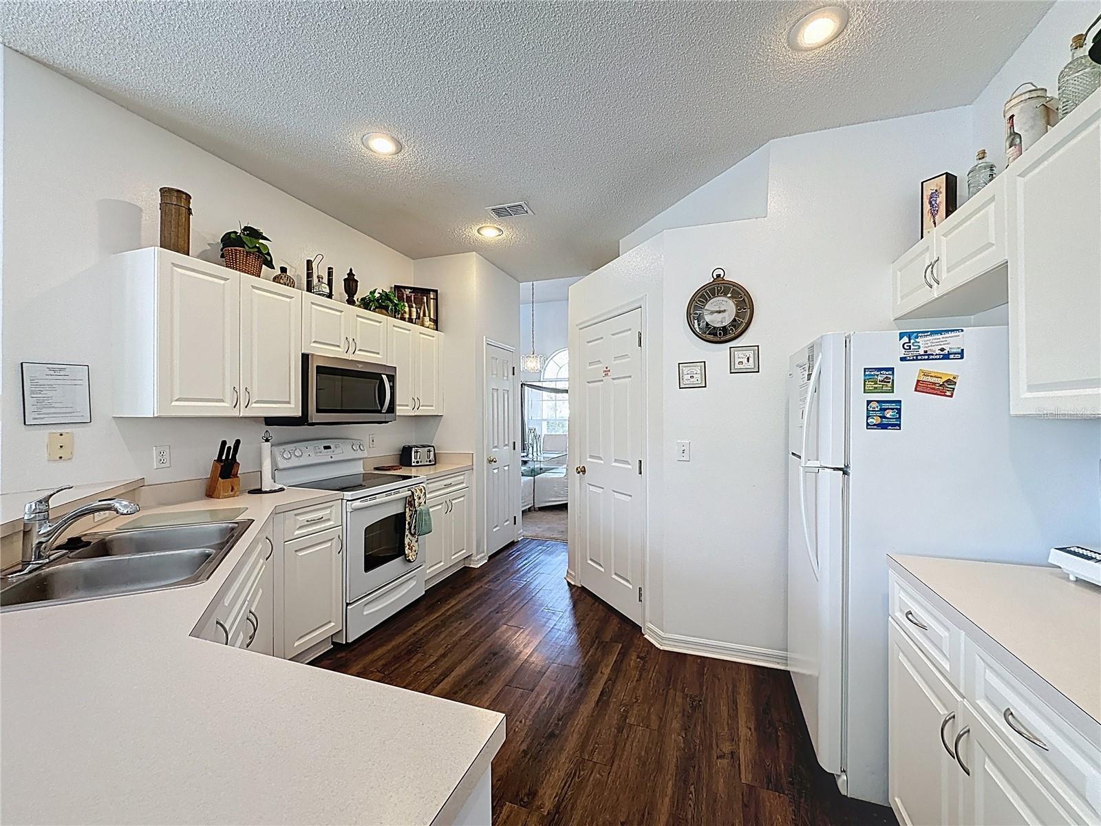 Image 15 of 64 For 925 Montana Avenue