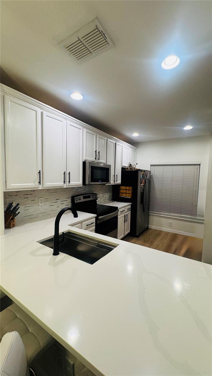 Image 7 of 31 For 3426 Wilshire Way Road 189