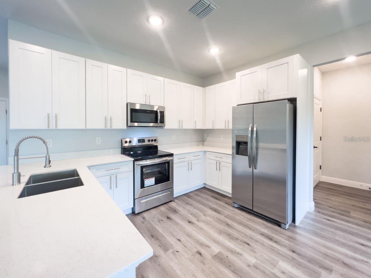 Image 2 of 11 For 809 Hickory Avenue