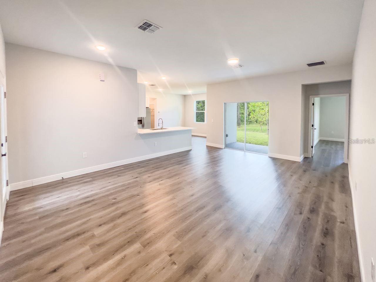Image 3 of 11 For 809 Hickory Avenue