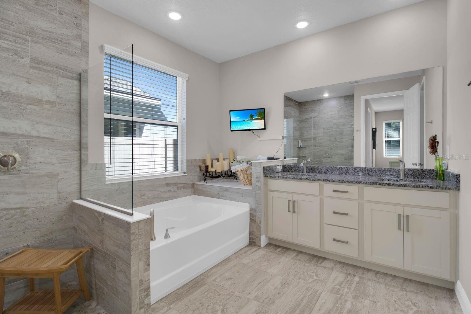 Image 20 of 56 For 2487 Empress Drive