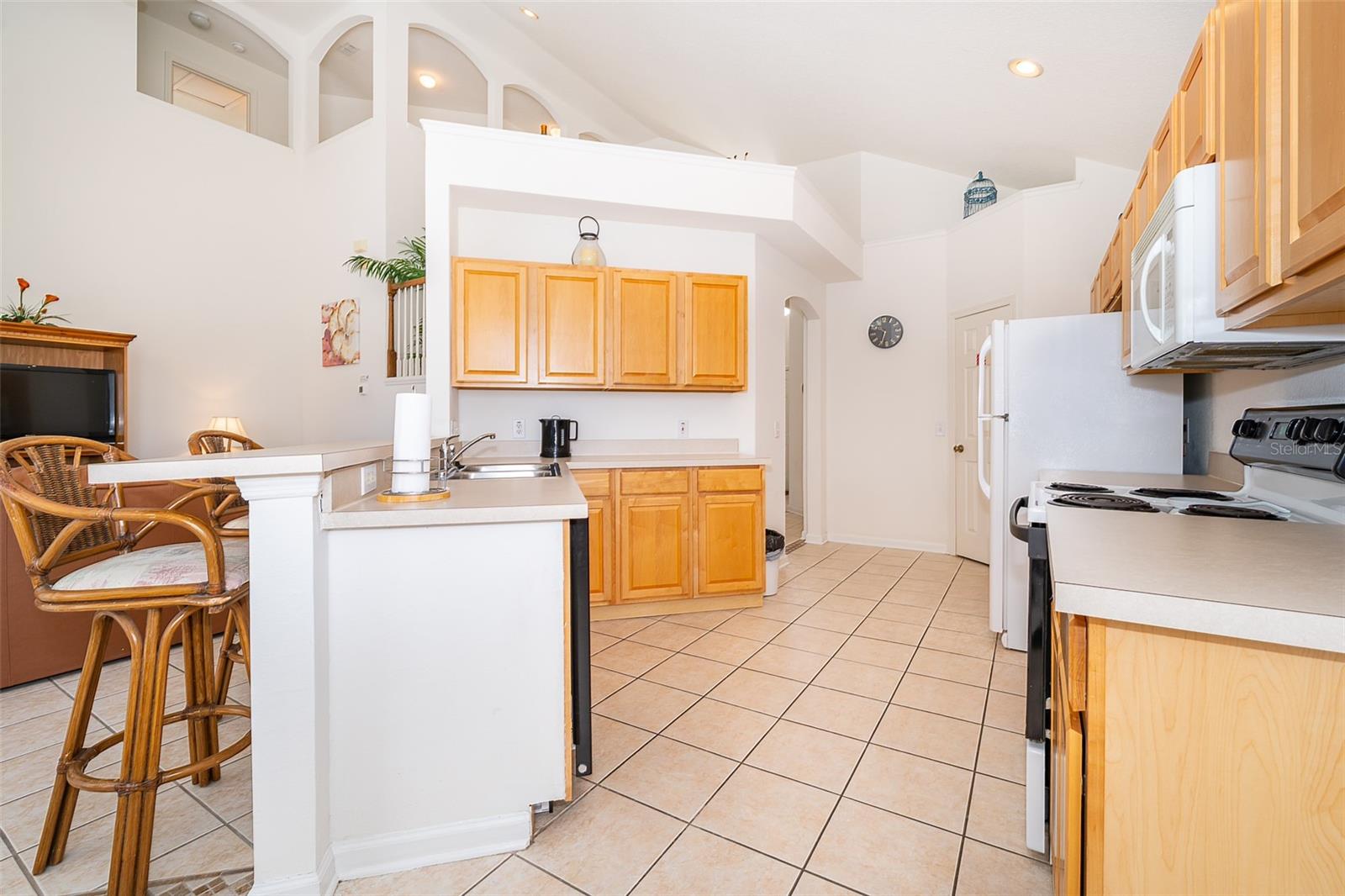 Image 17 of 39 For 8217 Fan Palm Way