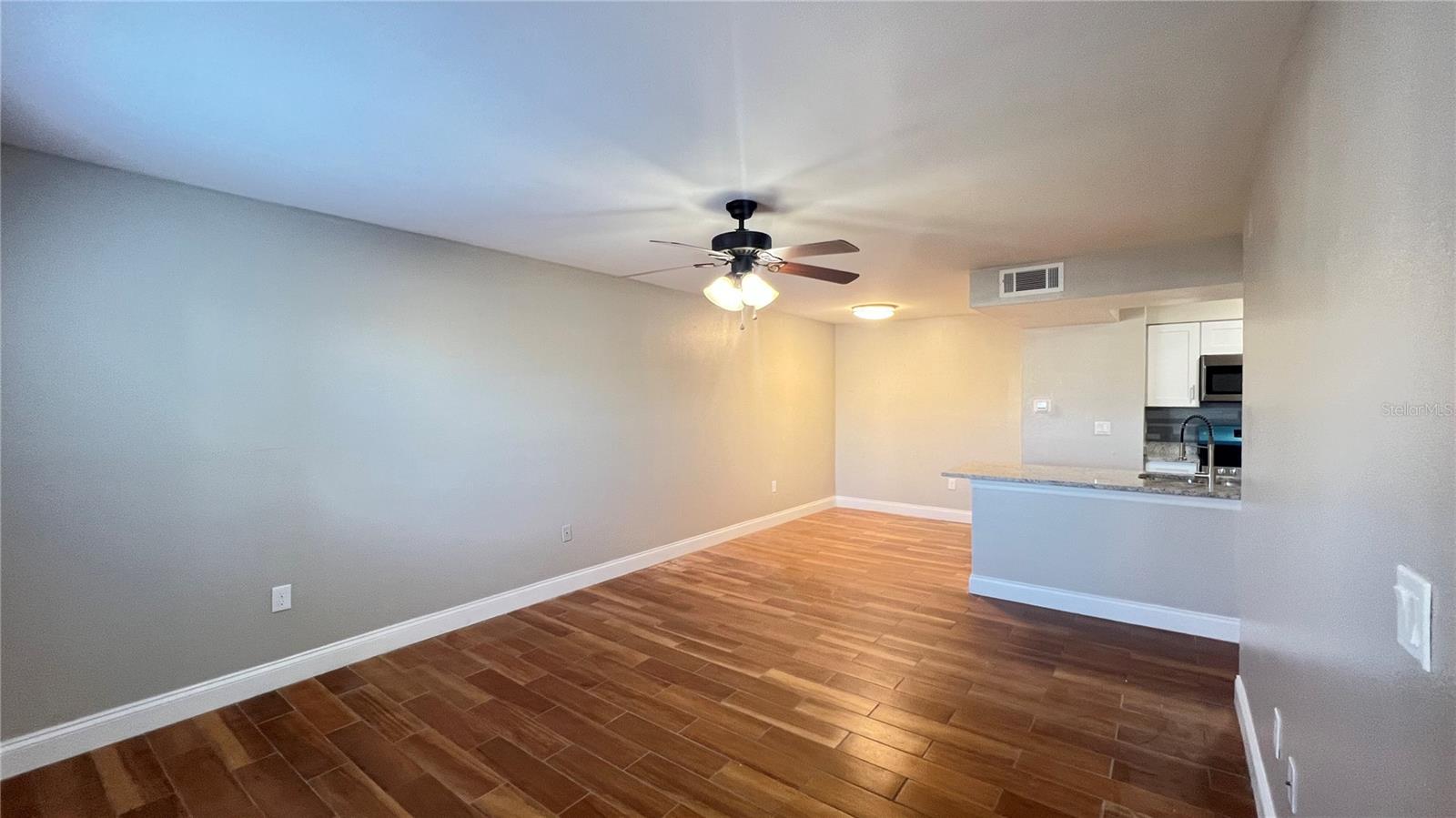 Image 11 of 31 For 3038 Parkway Boulevard 204