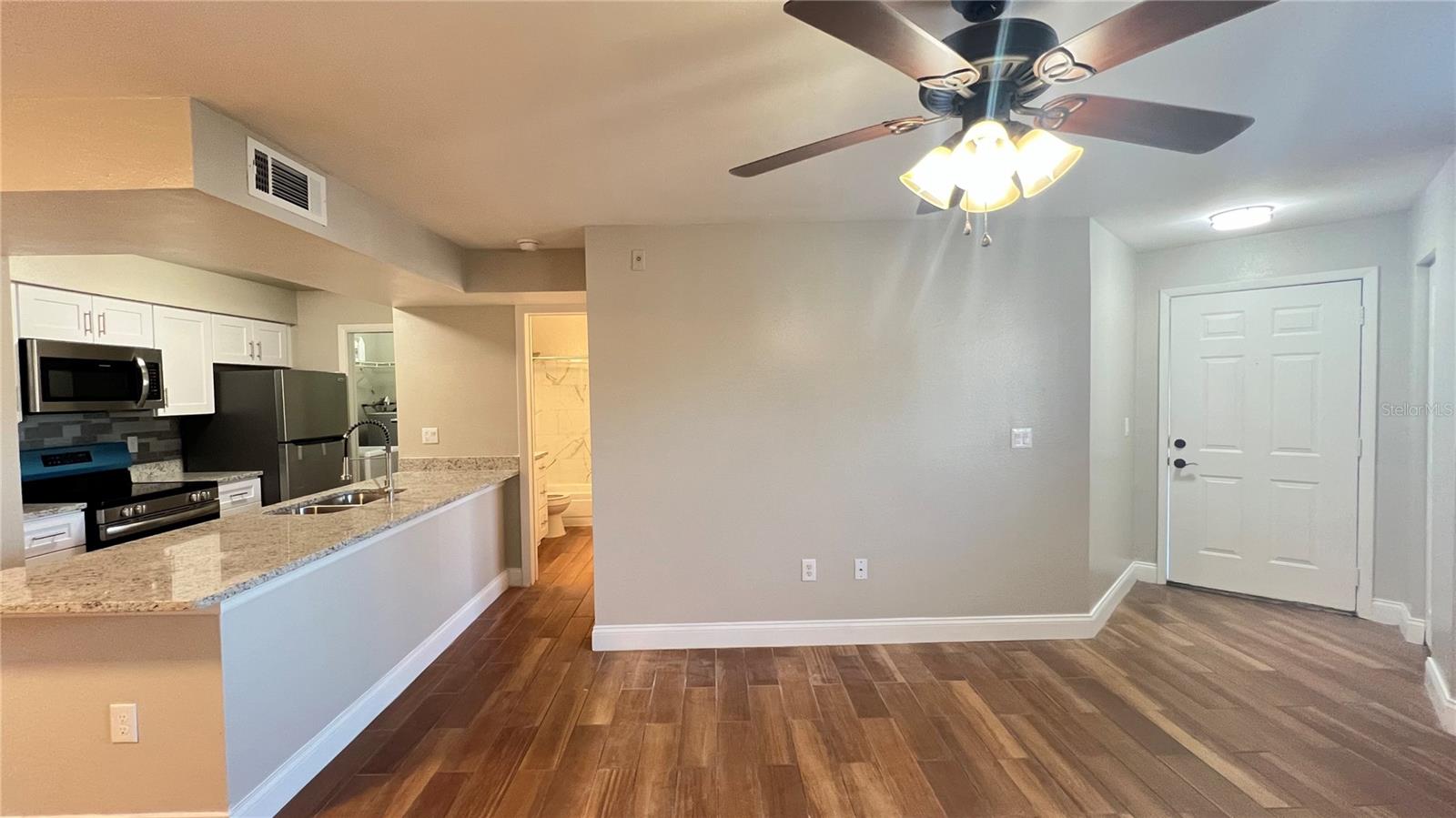 Image 13 of 31 For 3038 Parkway Boulevard 204