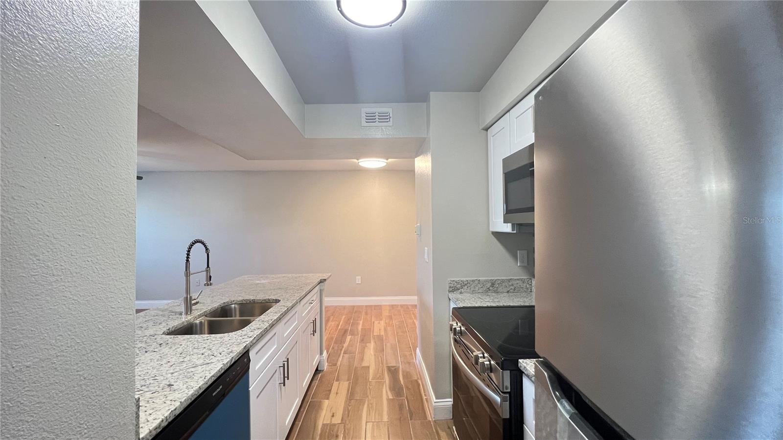 Image 17 of 31 For 3038 Parkway Boulevard 204