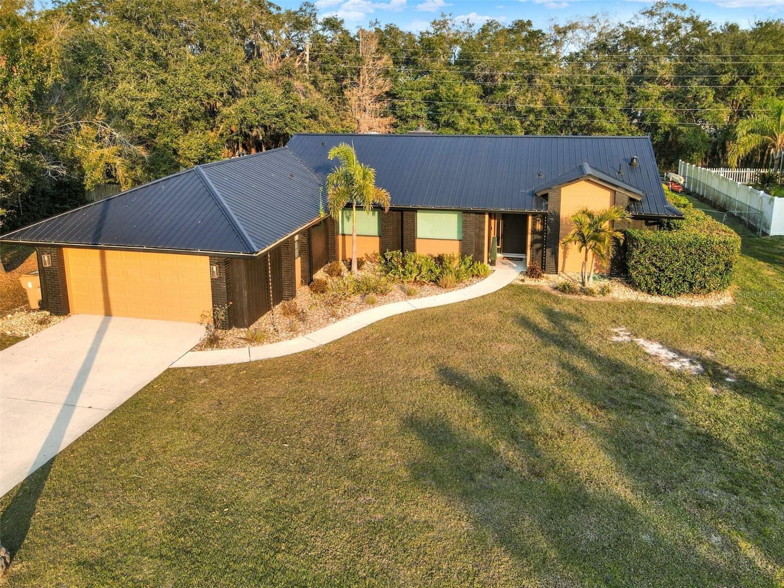 Image 3 of 57 For 1849 Kings Point Boulevard