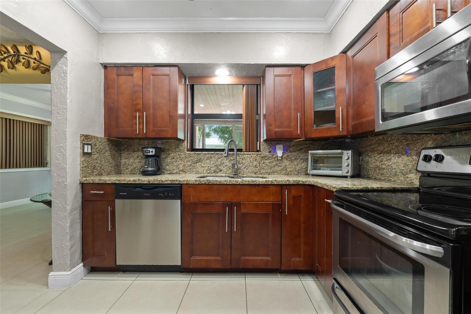 Listing photo id 8 for 6631 Sw 24th