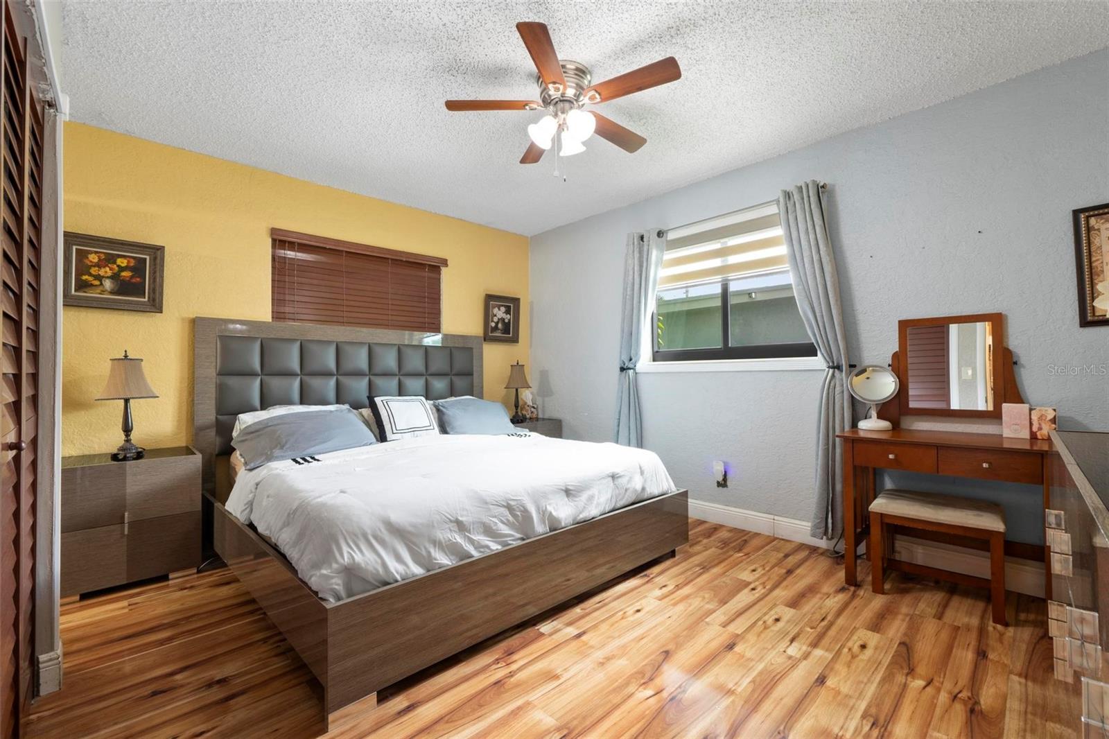 Listing photo id 16 for 6631 Sw 24th