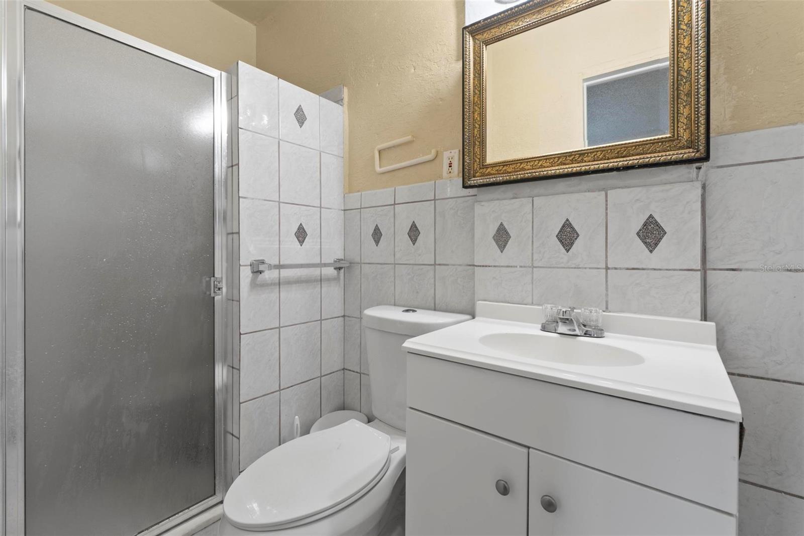 Listing photo id 18 for 6631 Sw 24th