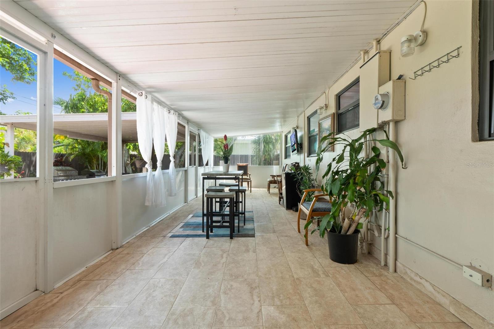 Listing photo id 21 for 6631 Sw 24th