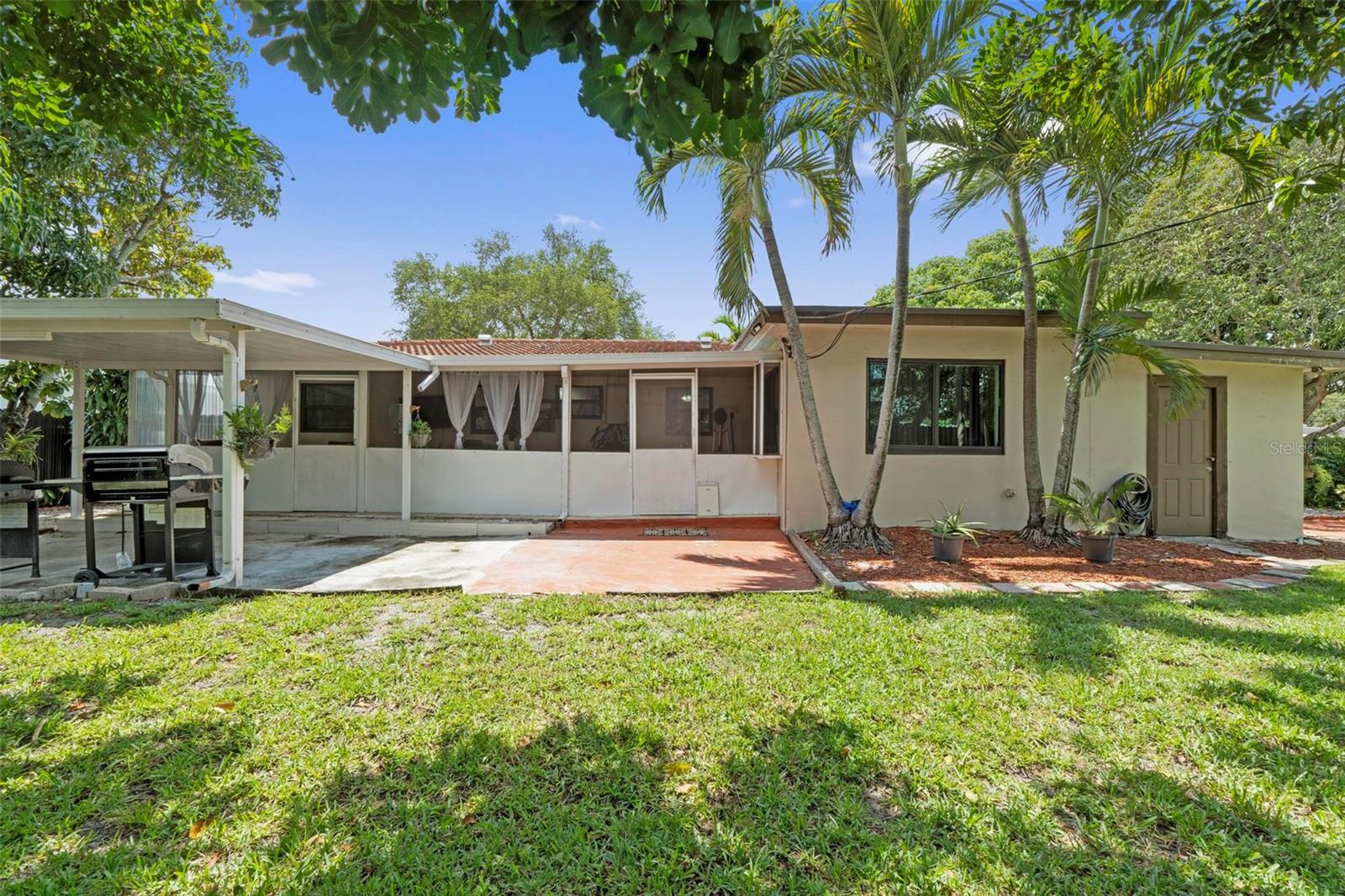 Listing photo id 26 for 6631 Sw 24th
