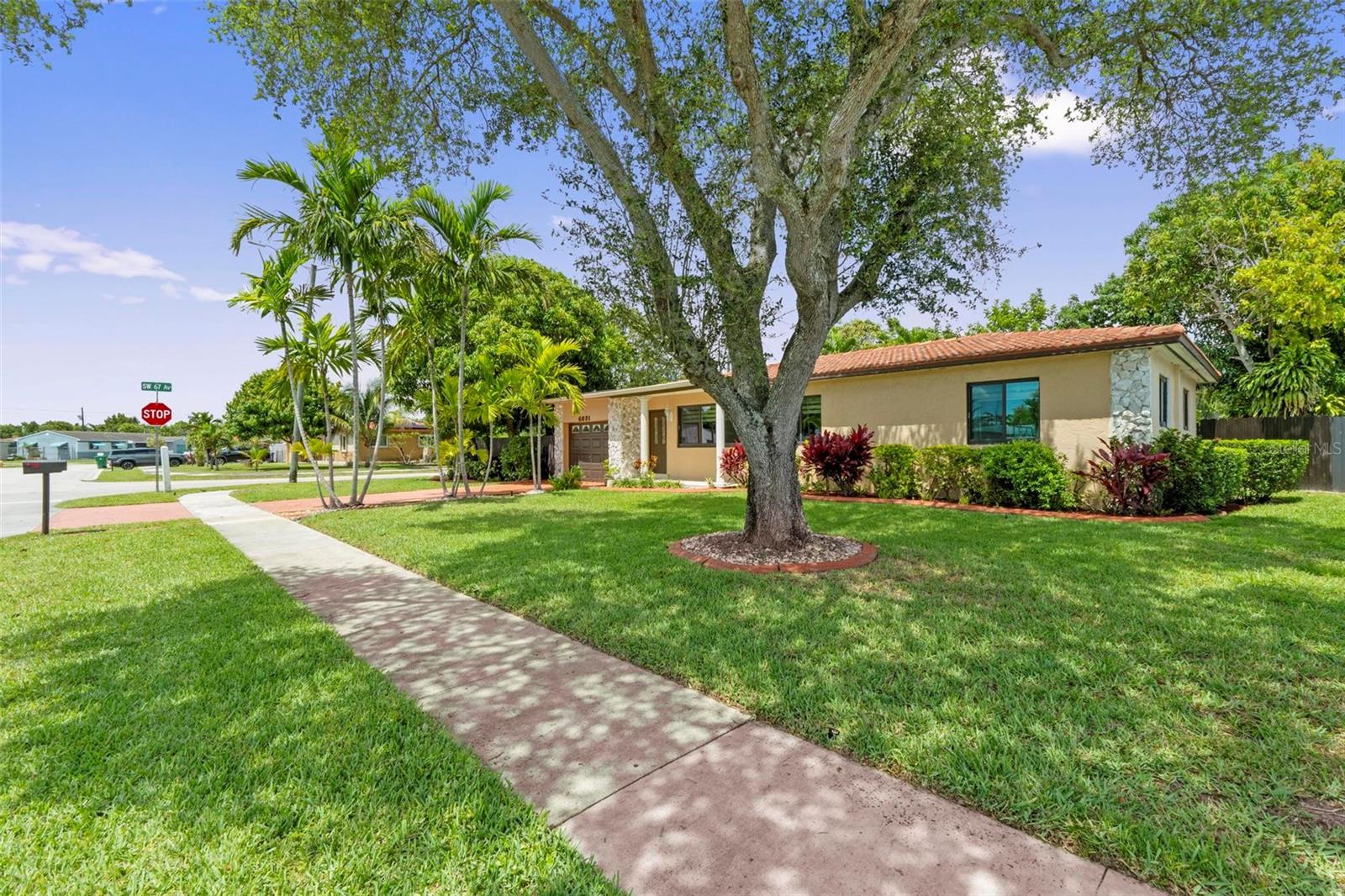 Listing photo id 1 for 6631 Sw 24th