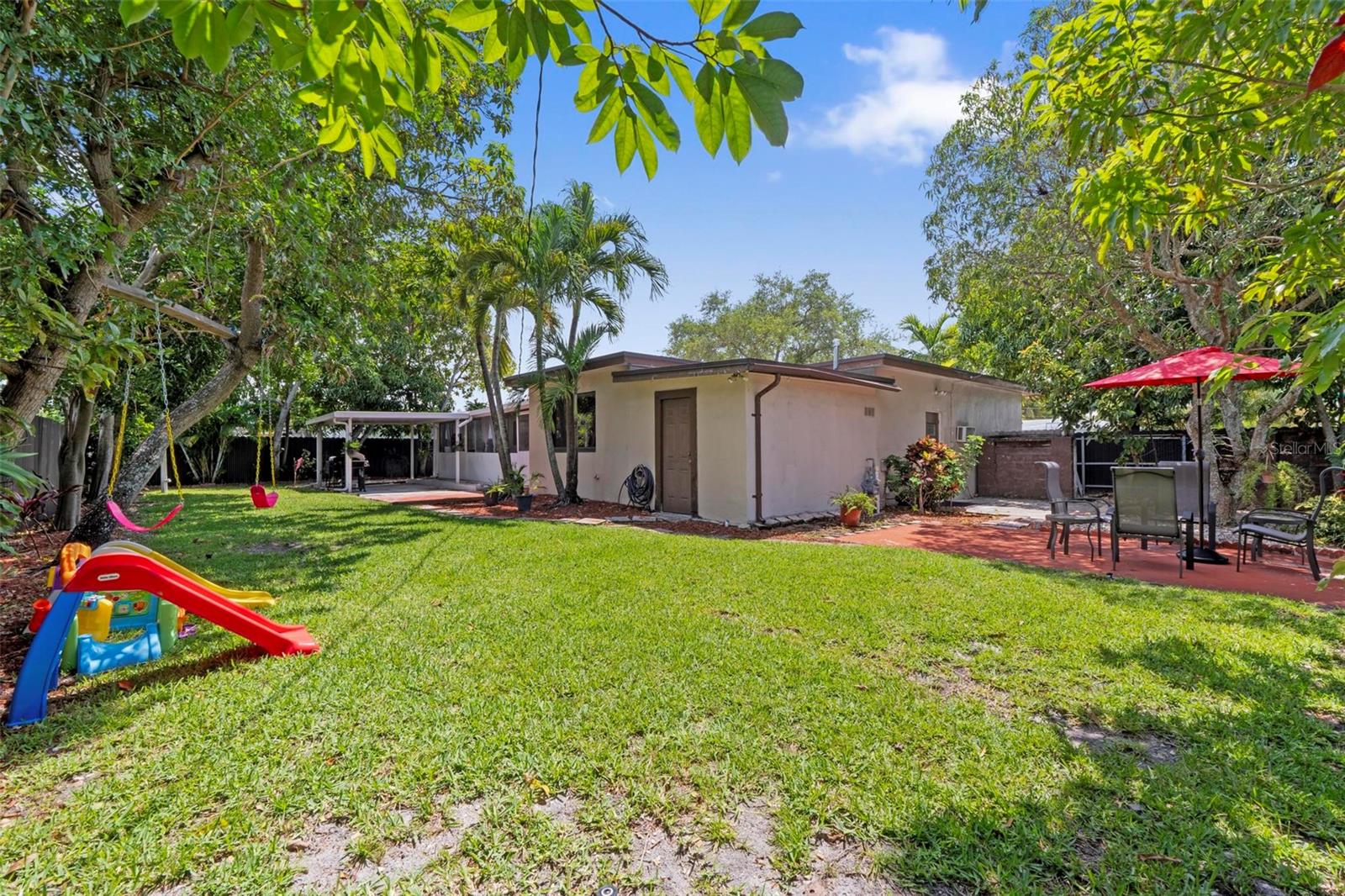 Listing photo id 28 for 6631 Sw 24th