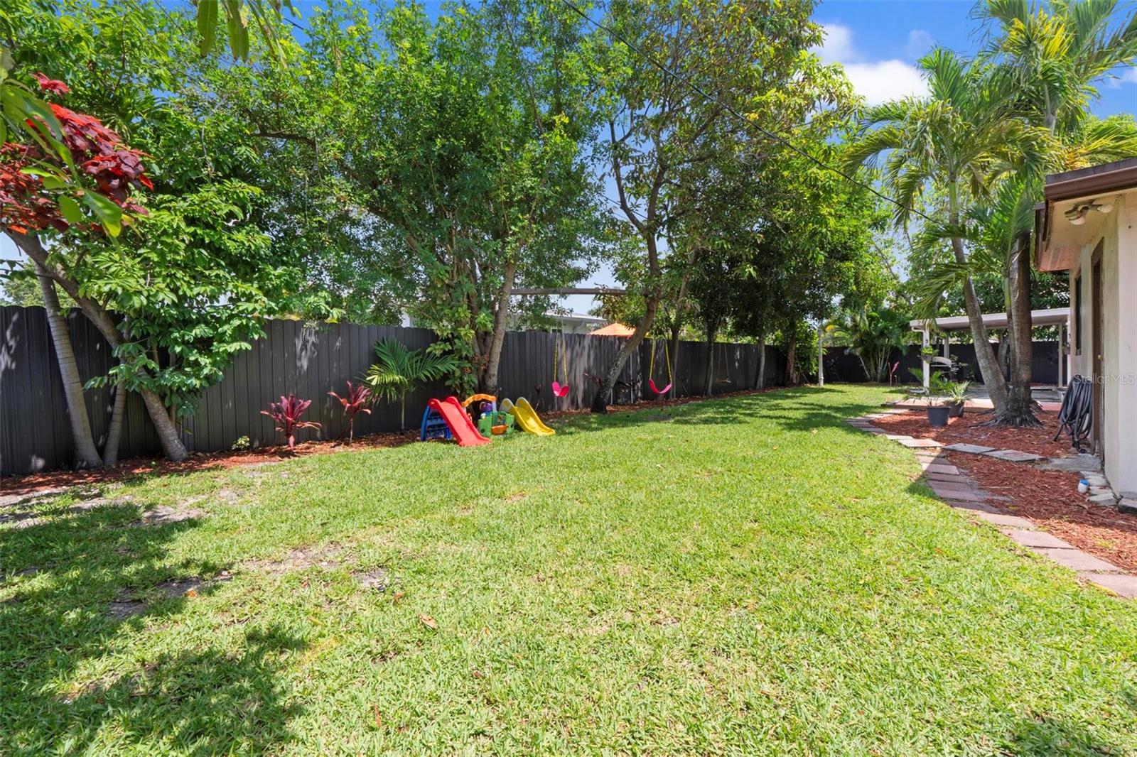 Listing photo id 29 for 6631 Sw 24th