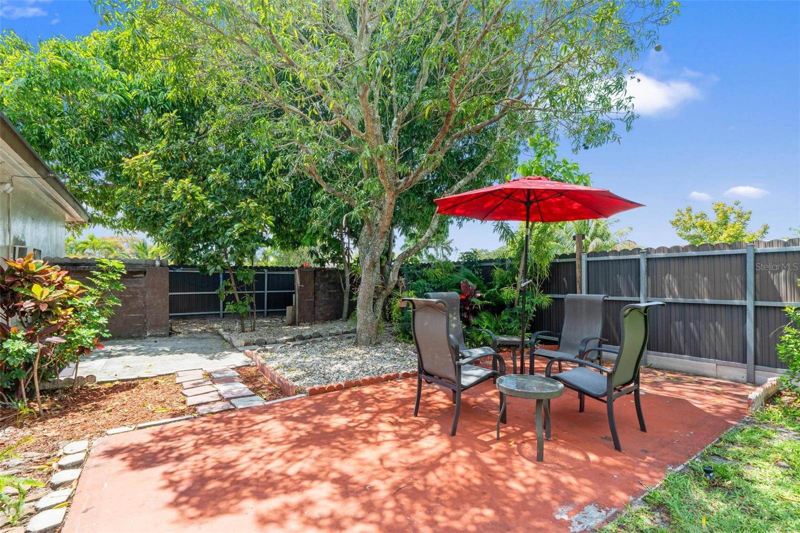 Listing photo id 30 for 6631 Sw 24th