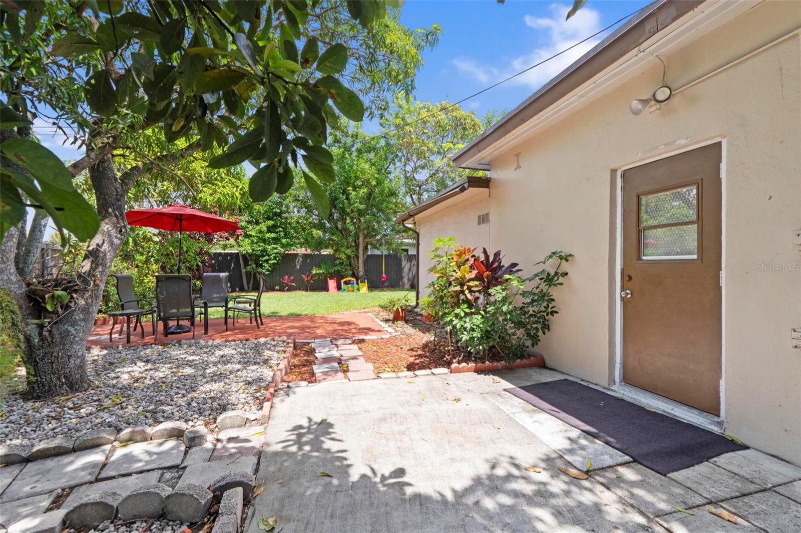 Listing photo id 31 for 6631 Sw 24th