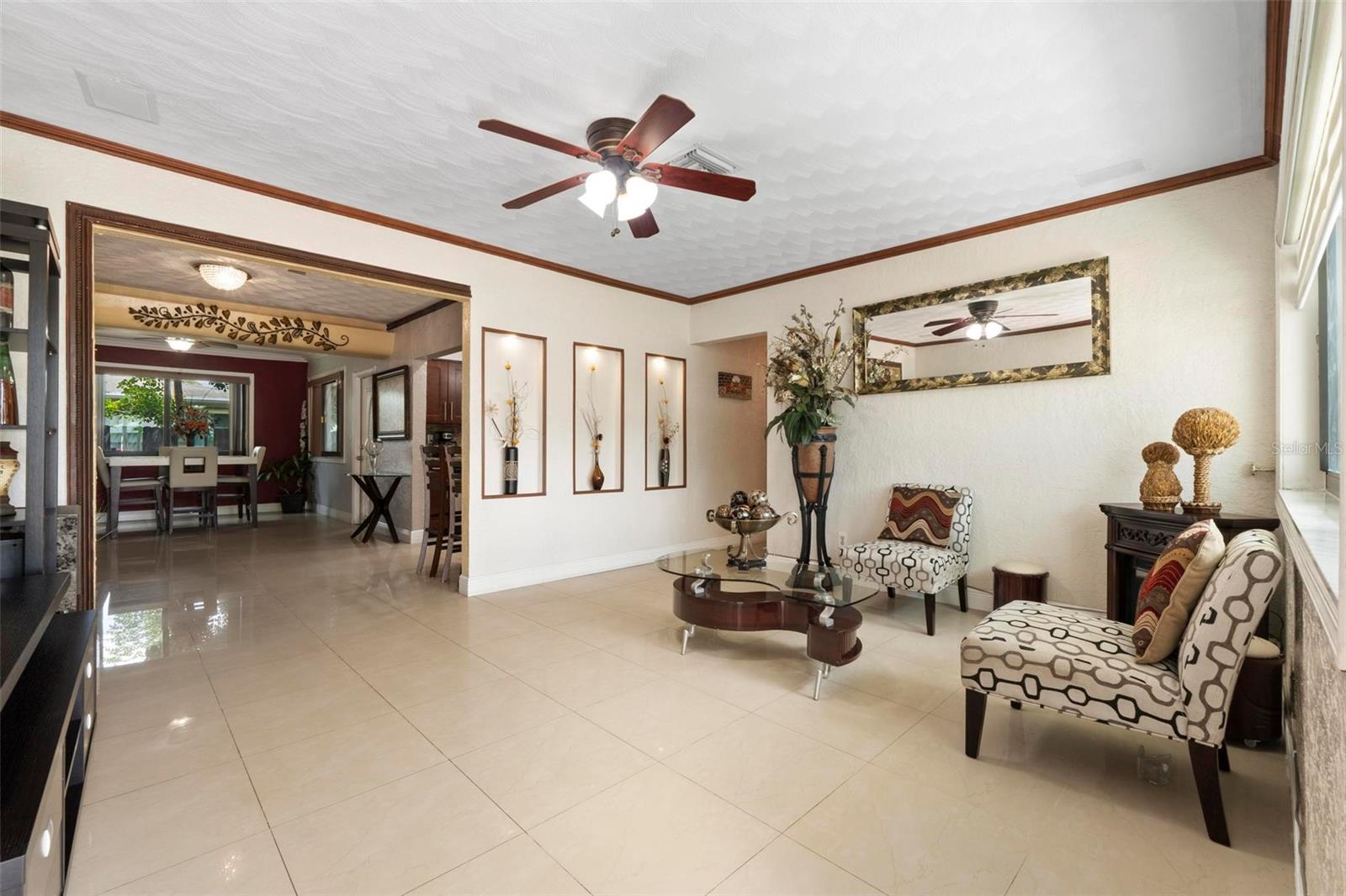Listing photo id 3 for 6631 Sw 24th