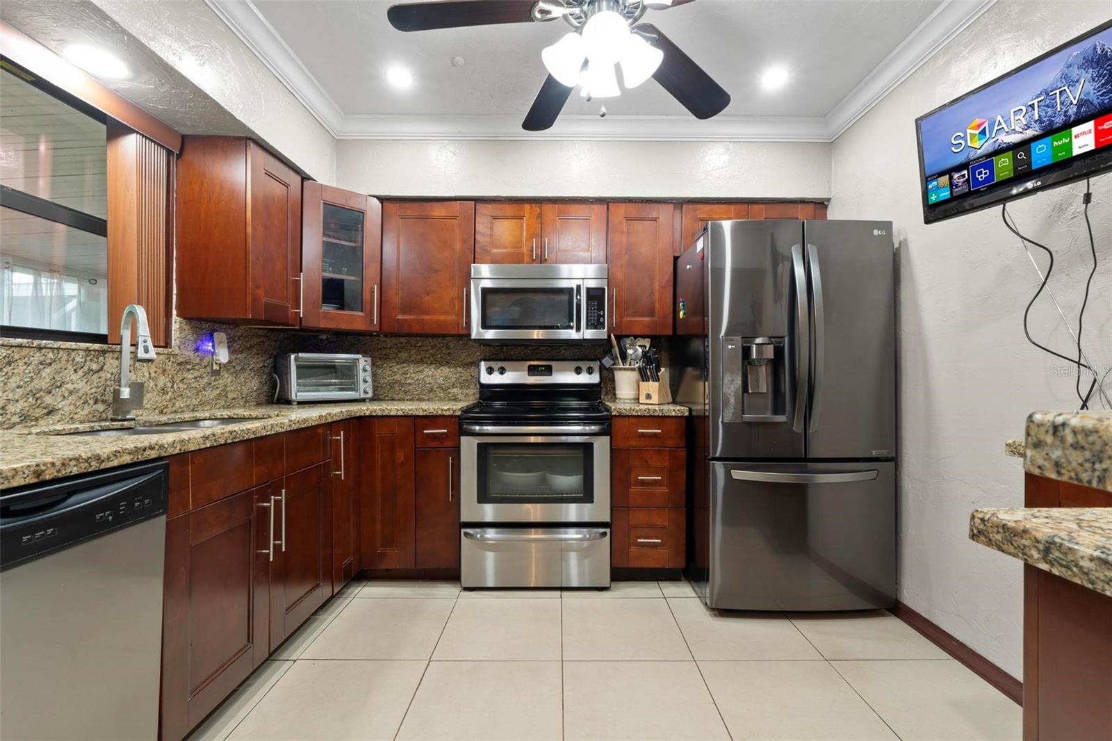 Listing photo id 7 for 6631 Sw 24th
