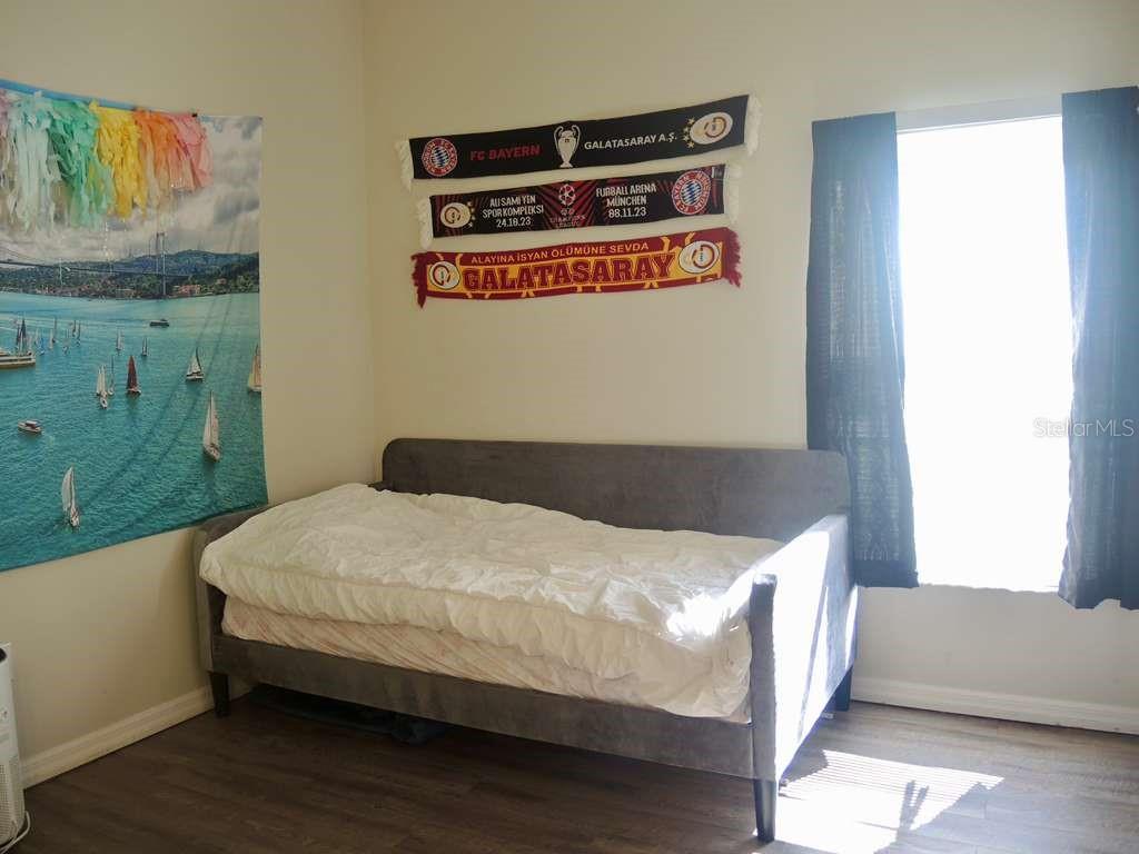 Image 20 of 27 For 16732 Glenbrook Boulevard