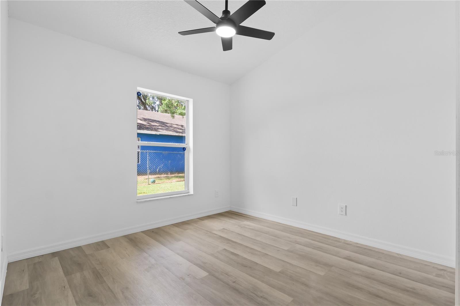Image 11 of 23 For 108 Pearlwood Street