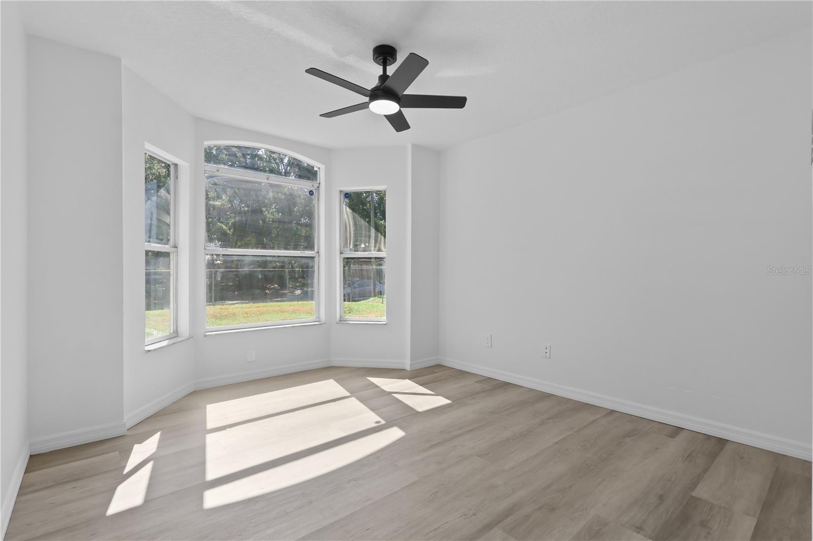 Image 9 of 23 For 108 Pearlwood Street