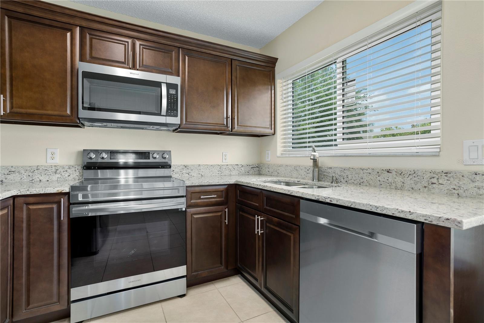Image 12 of 33 For 13427 Fairway Glen Drive 103