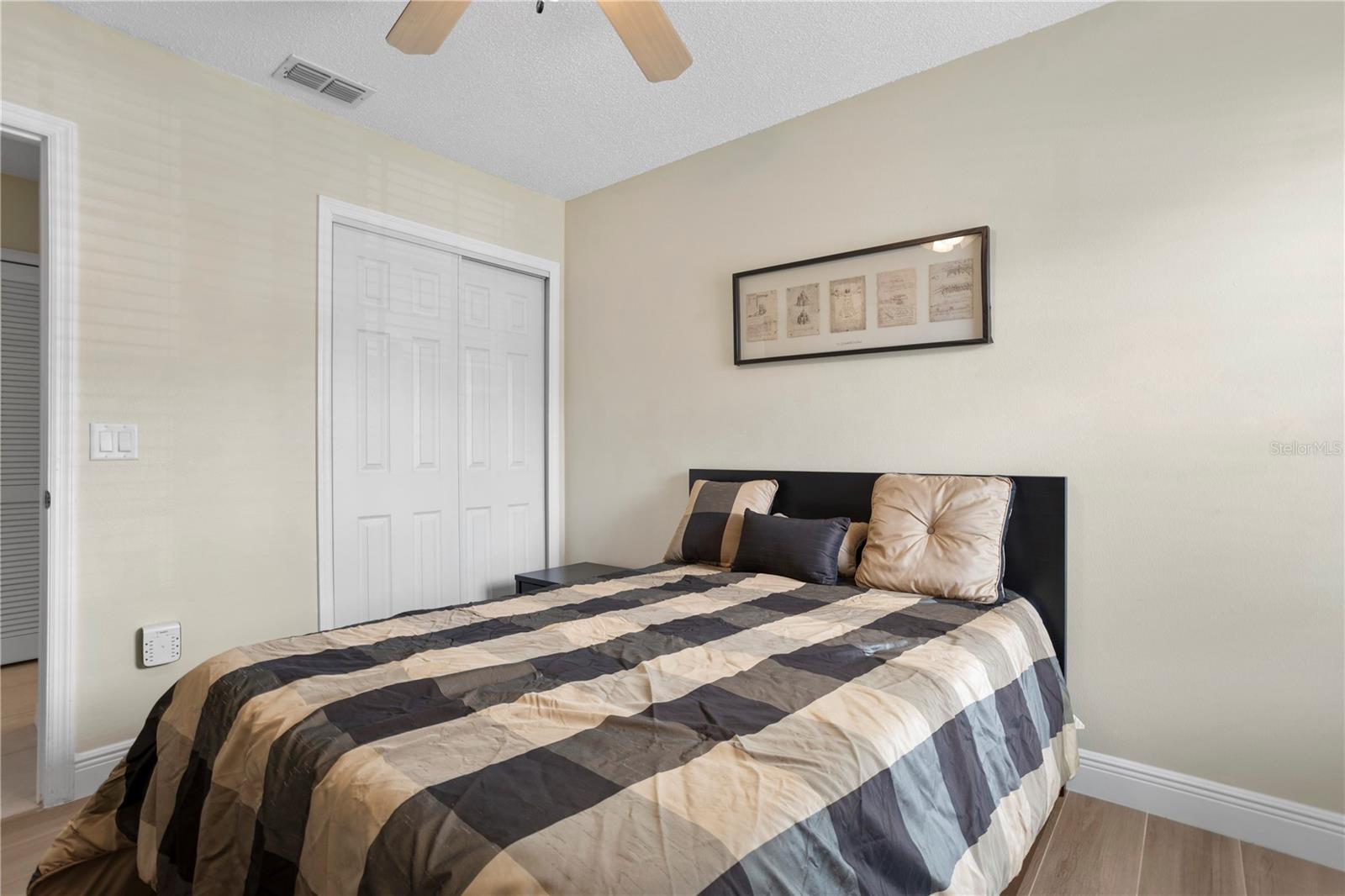 Image 22 of 33 For 13427 Fairway Glen Drive 103