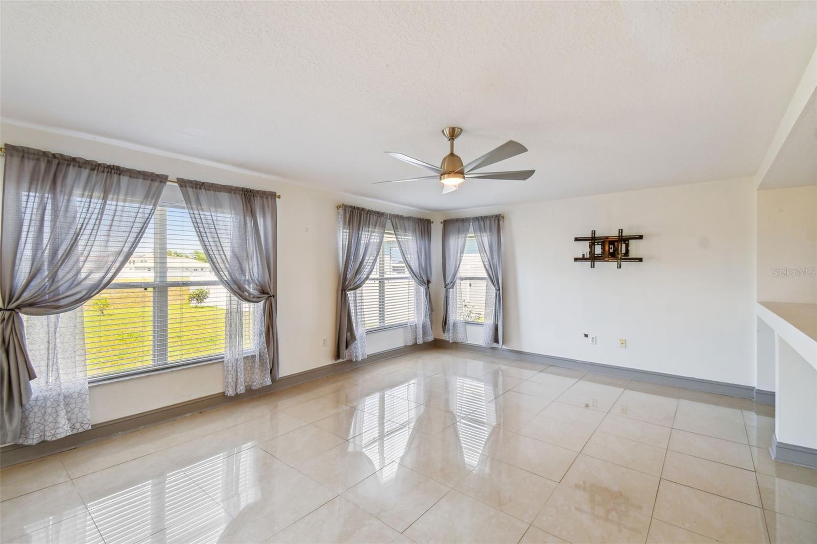 Image 16 of 63 For 1038 Sabine Place