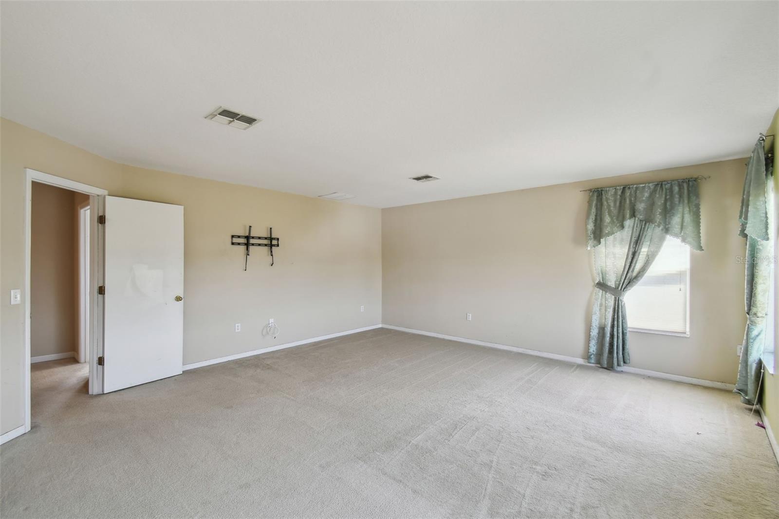 Image 32 of 63 For 1038 Sabine Place