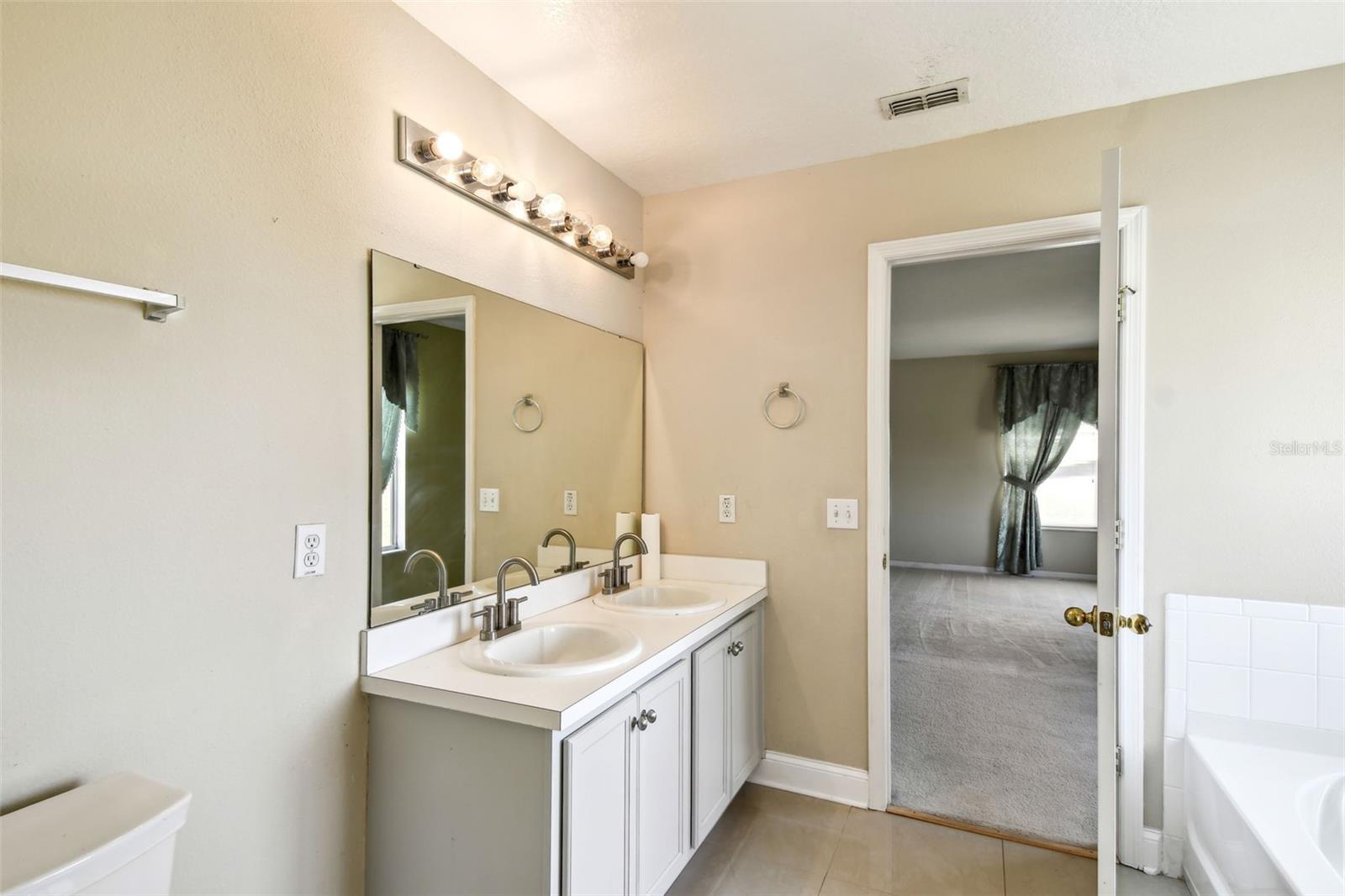 Image 36 of 63 For 1038 Sabine Place