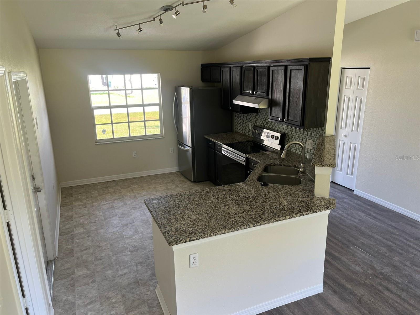 Image 3 of 18 For 408 Mallard Way