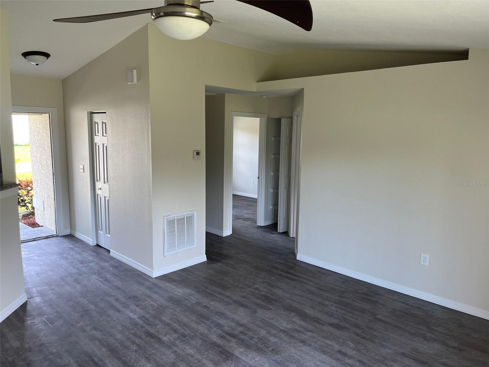 Image 4 of 18 For 408 Mallard Way