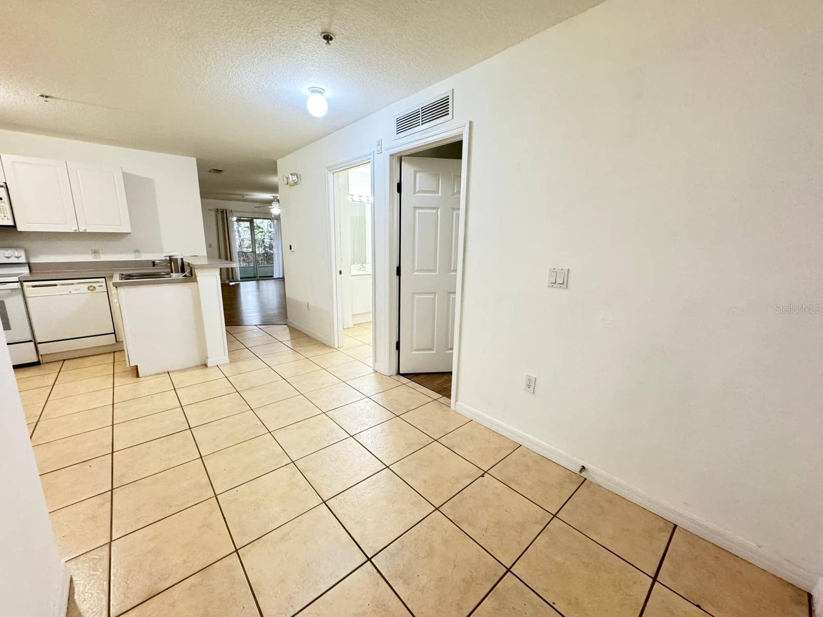 Image 4 of 20 For 2732 Club Cortile Circle A