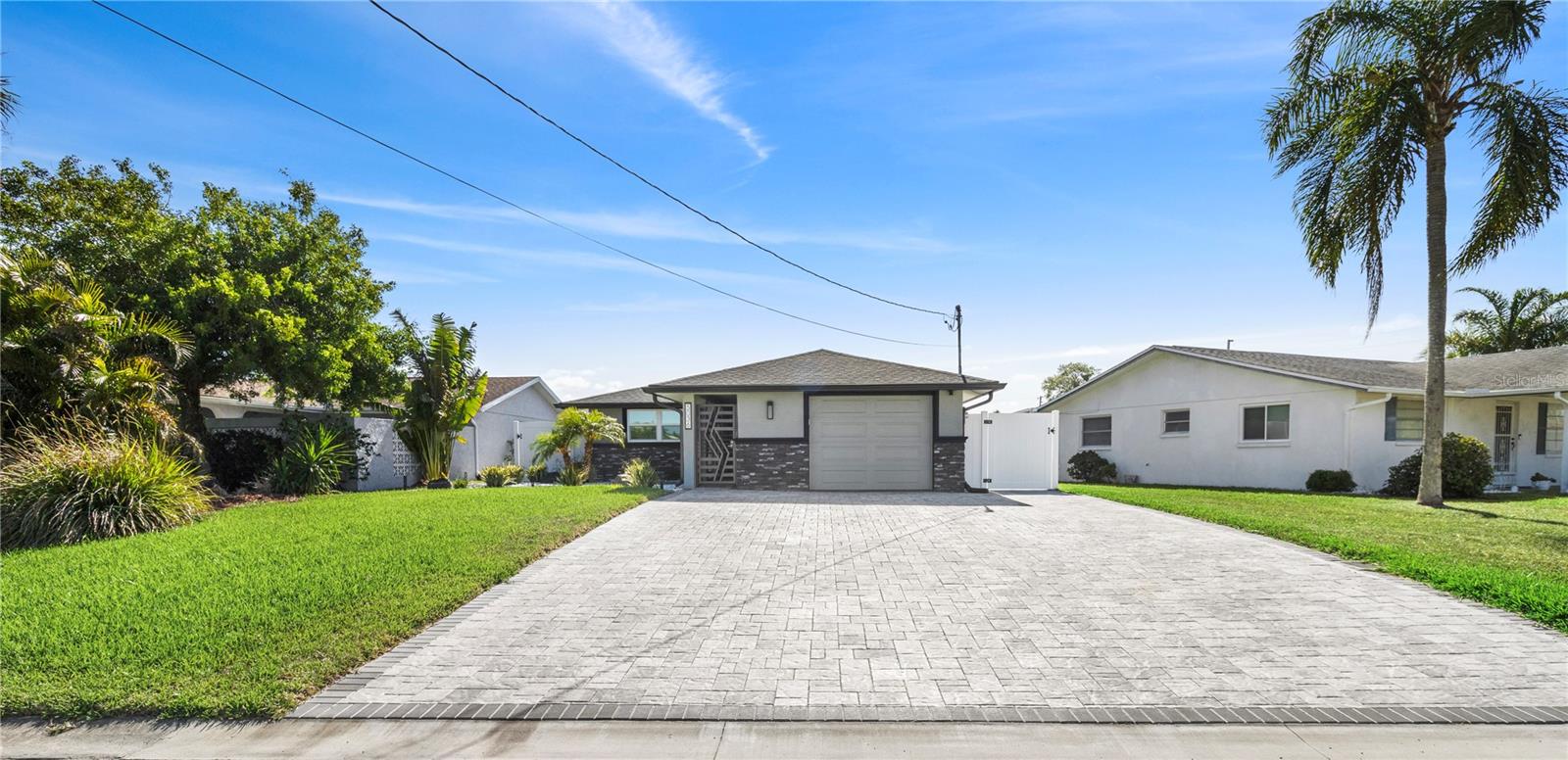 Listing photo id 2 for 5036 Bonito Drive