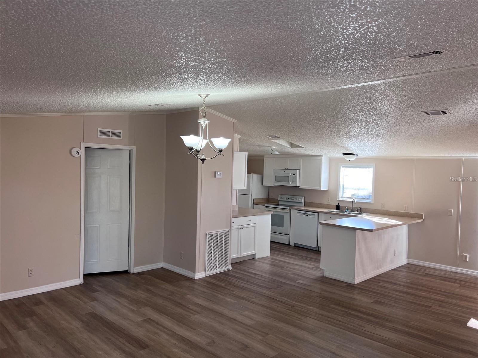 Image 6 of 15 For 3214 Silver Lake Court