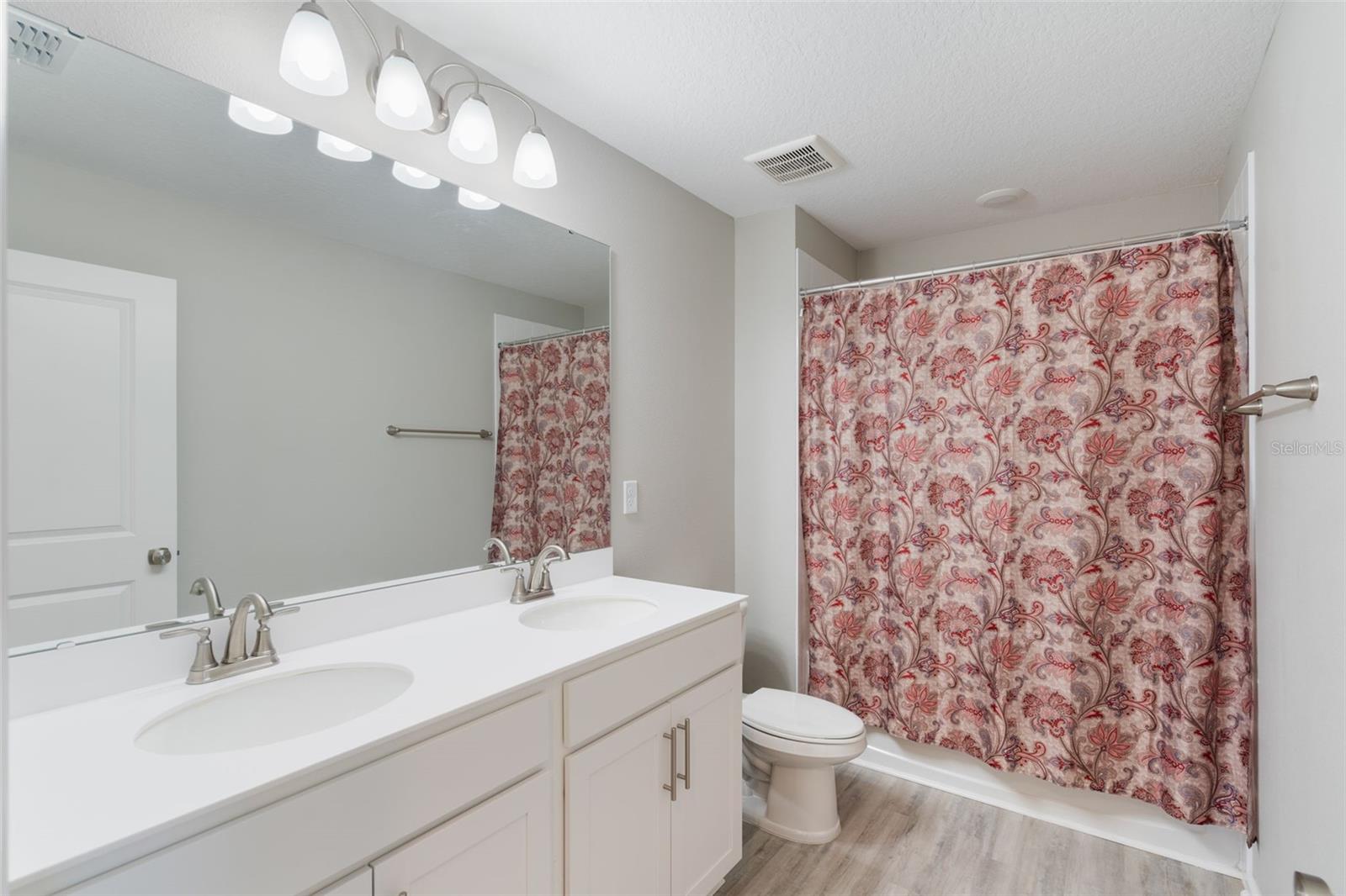 Image 18 of 45 For 2821 Cathy Boulevard