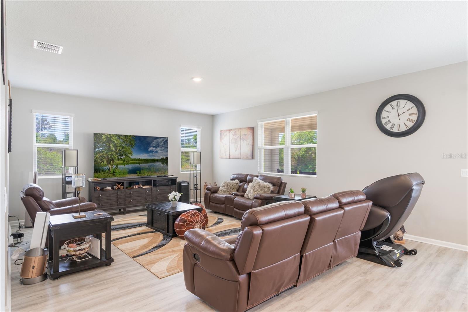 Image 9 of 45 For 2821 Cathy Boulevard