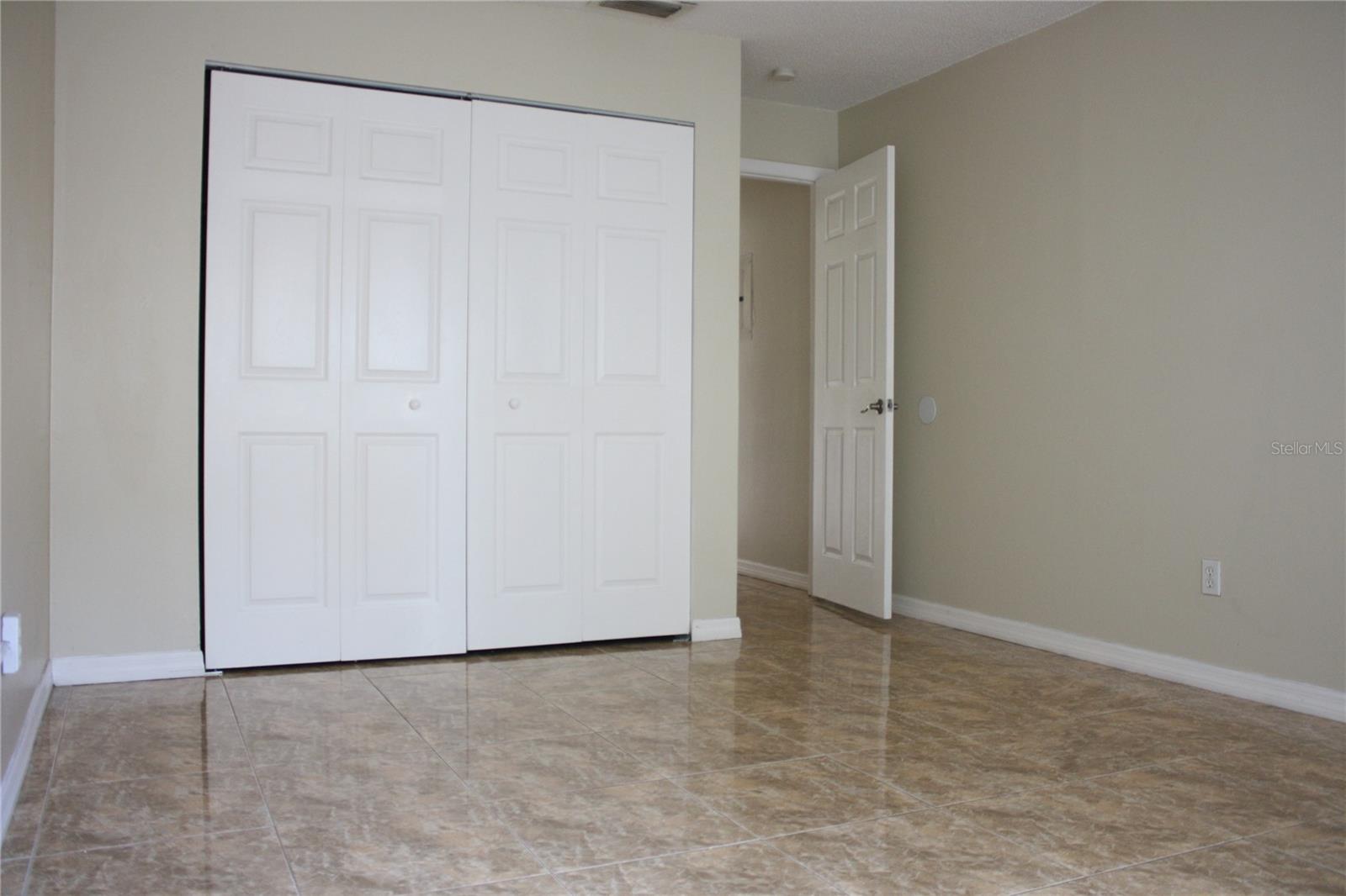 Image 5 of 18 For 630 Kenwick Circle 105