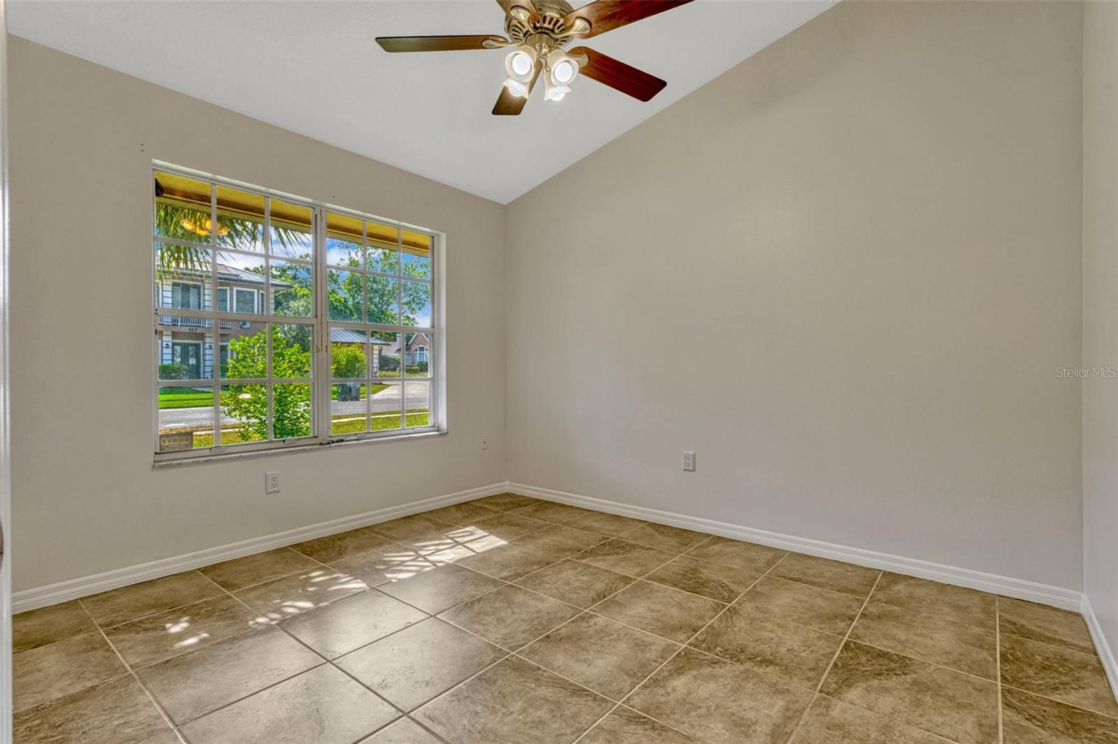 Image 27 of 42 For 154 Academy Oaks Place