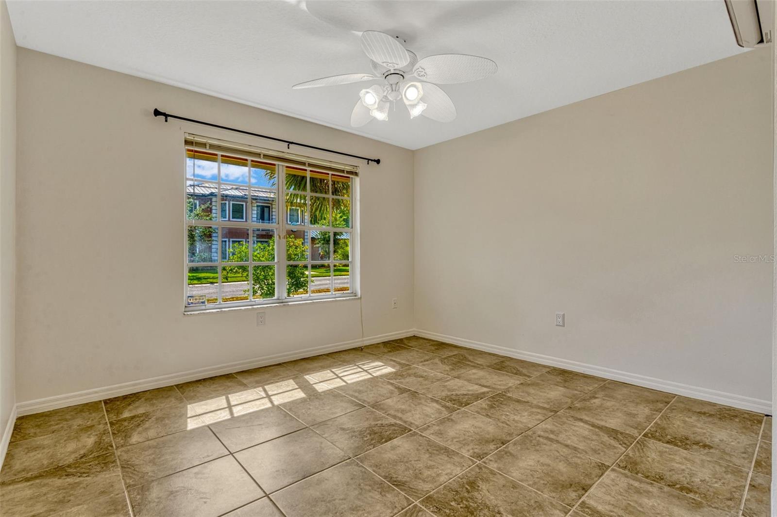 Image 28 of 42 For 154 Academy Oaks Place