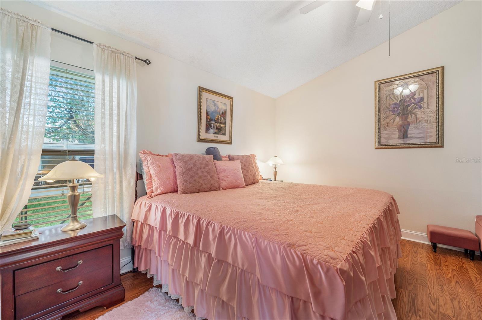 Image 13 of 30 For 98 Lakepointe Circle