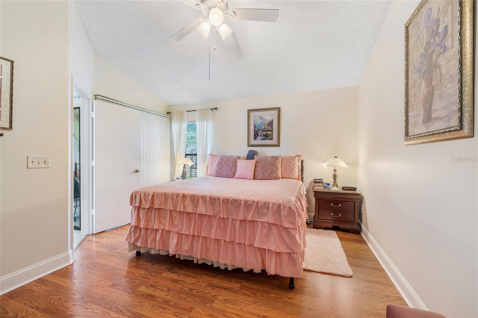 Image 14 of 30 For 98 Lakepointe Circle